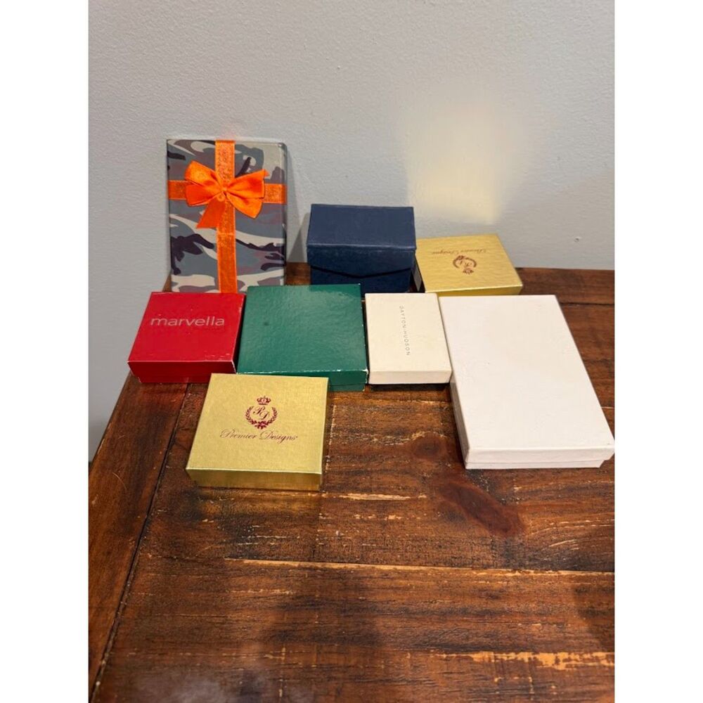 Small boxes for jewelry